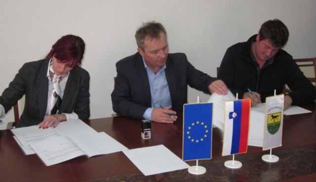 Podpis pogodbe o ureditvi Gajševskega jezera Podpis pogodbe o ureditvi Gajševskega jezera