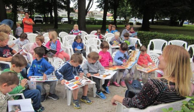Pravljice pod hrasti, foto: Splošna knjižnica Ljutomer Pravljice pod hrasti, foto: Splošna knjižnica Ljutomer