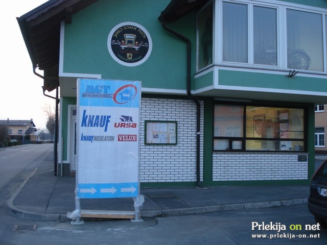 Pano pred klubom Pano pred klubom