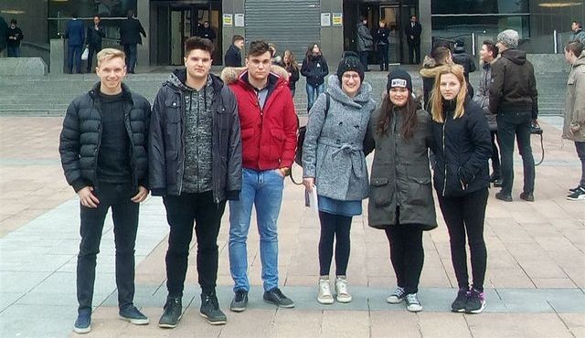Pet prijateljev na razpotju Evropskega parlamenta Pet prijateljev na razpotju Evropskega parlamenta