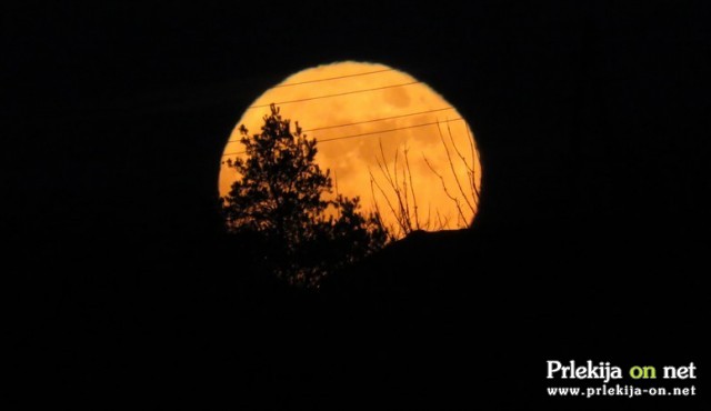 Polna Luna na božič