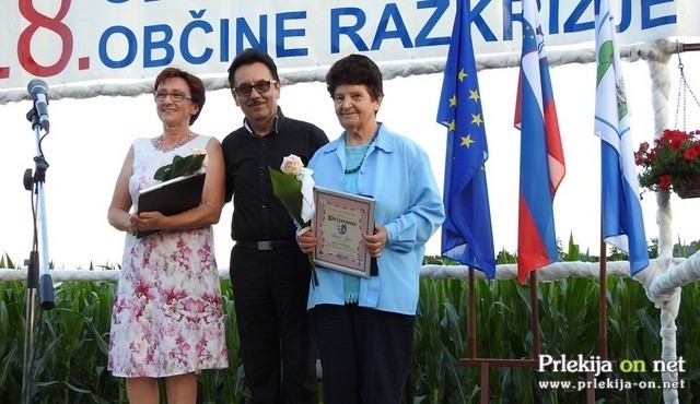 Na prireditvi sta bili podeljeni dve občinski priznanji