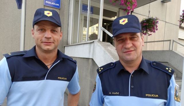 Policista Mitja Božnik in Darko Vujičić, foto: PU Maribor