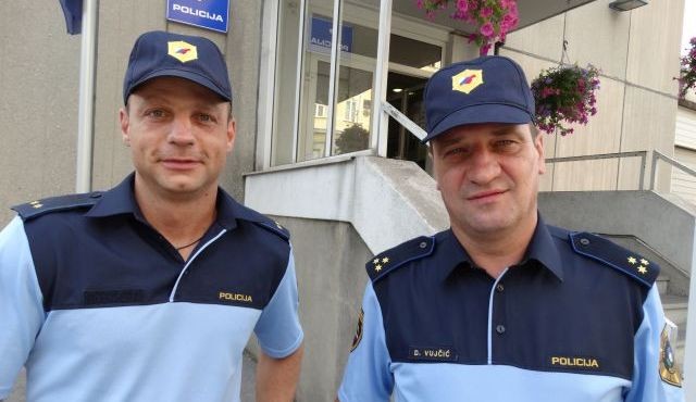 Policista Mitja Božnik in Darko Vujičić, foto: PU Maribor Policista Mitja Božnik in Darko Vujičić, foto: PU Maribor