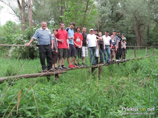 Pohod po učni gozdni poti Pohod po učni gozdni poti