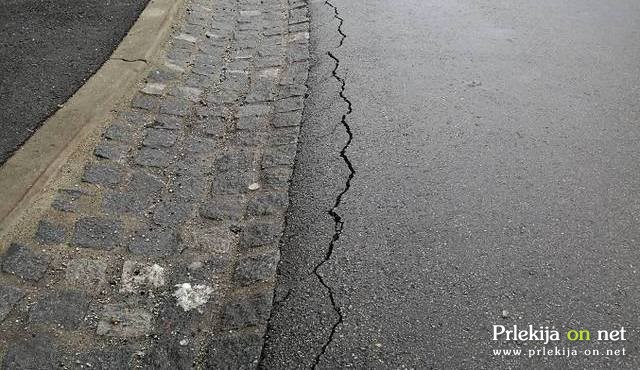 Poškodbe ceste na Juršovki