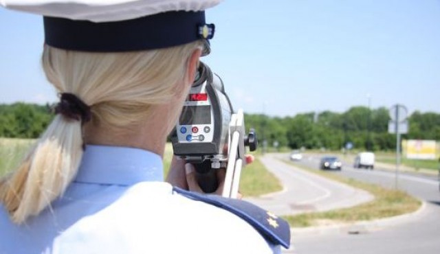 Namen poostrenega nadzora je spodbuditi voznike, naj vozijo previdno in varno Namen poostrenega nadzora je spodbuditi voznike, naj vozijo previdno in varno