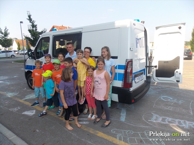 Policist obiskal počitnikarje