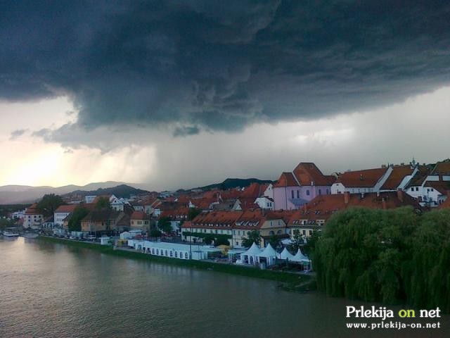 Nevihtni oblaki nad Lentom