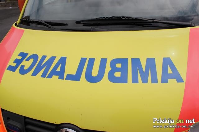 Poškodovanca so z reševalnim vozilom odpeljali v SB Ptuj Poškodovanca so z reševalnim vozilom odpeljali v SB Ptuj