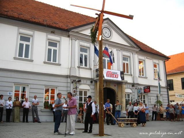 Postavljanje klopotca v Ljutomeru Postavljanje klopotca v Ljutomeru