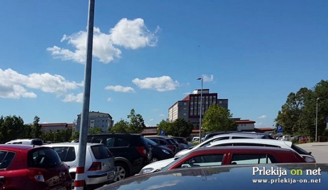 Parkirišče pred murskosoboško bolnišnico Parkirišče pred murskosoboško bolnišnico