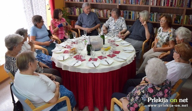 Literarni krožek DOSOR-ja Literarni krožek DOSOR-ja