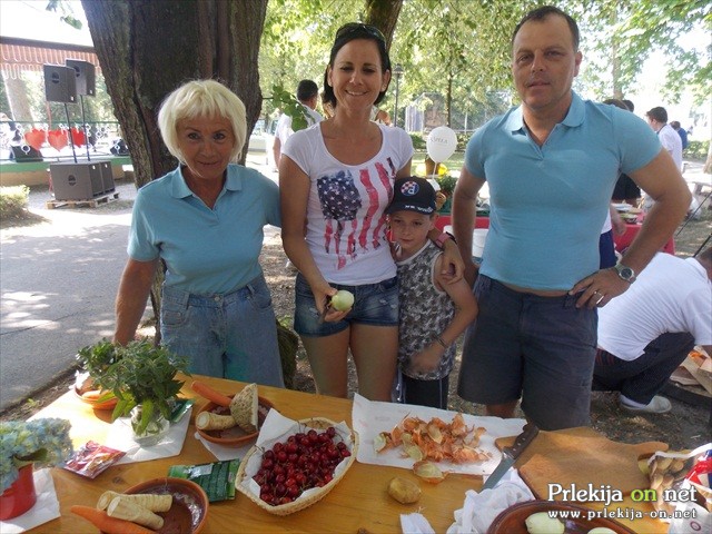 Predstavitev aktivnosti na številnih stojnicah v Radencih Predstavitev aktivnosti na številnih stojnicah v Radencih