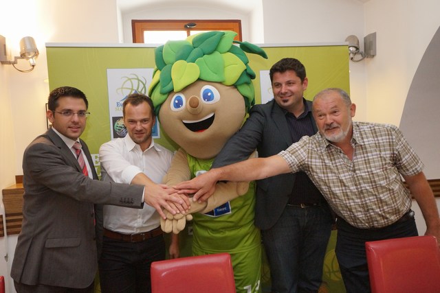 Predstavniki partnerjev pri izboru vin za EuroBasket 2013