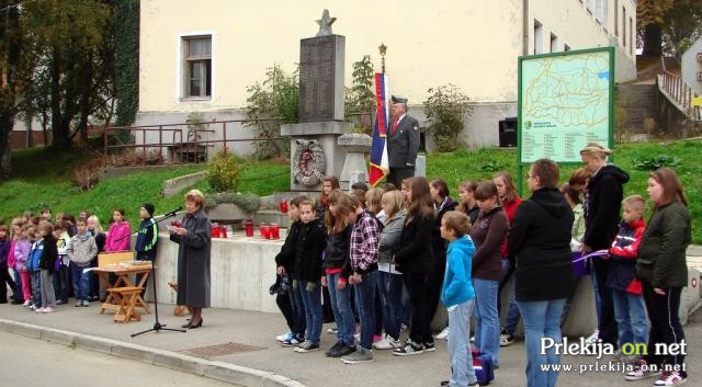 Na spominski slovesnosti je spregovorila Nada Tomanič Na spominski slovesnosti je spregovorila Nada Tomanič