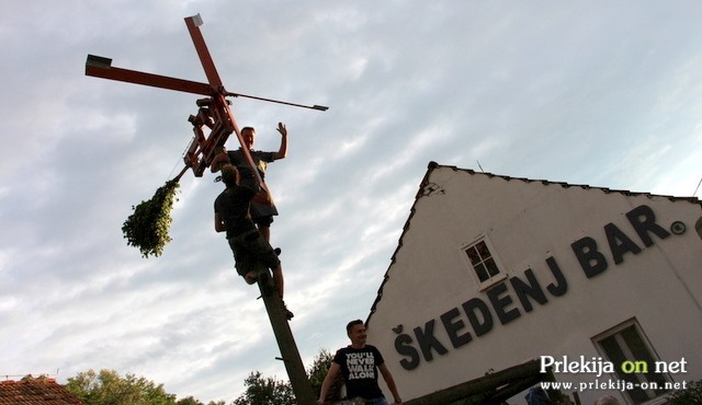 Postavljanje klopotca pri Škedenj baru Postavljanje klopotca pri Škedenj baru