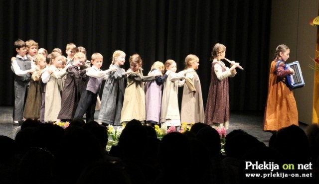 Območno srečanje vrtčevskih folklornih skupin Območno srečanje vrtčevskih folklornih skupin