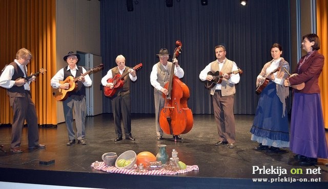 Zapojmo in zaigrajmo po domače Zapojmo in zaigrajmo po domače