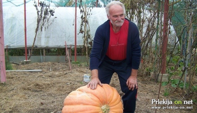 Marjan Topolnik z bučo velikanko