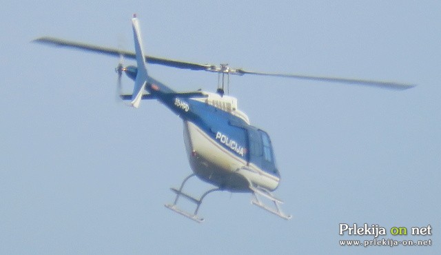 V akciji iskanja osumljencev je sodeloval tudi policijski helikopter V akciji iskanja osumljencev je sodeloval tudi policijski helikopter