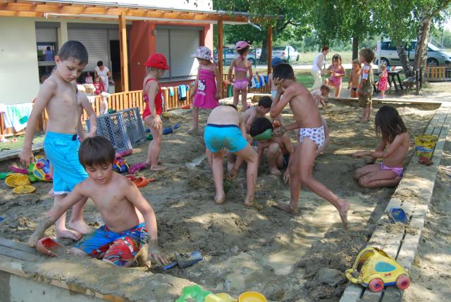 Prijetna počitniška doživetja v vrtcu Stročja vas Prijetna počitniška doživetja v vrtcu Stročja vas