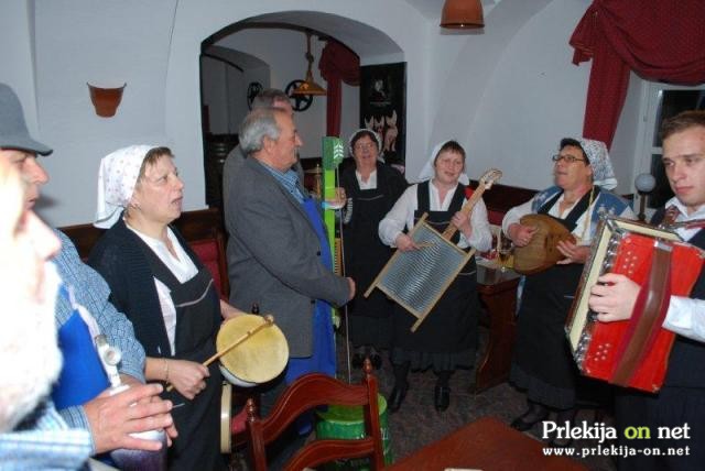 Künštni Prleki pri hudem mačku Künštni Prleki pri hudem mačku
