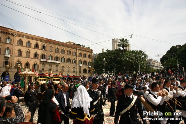procesija na festivalu