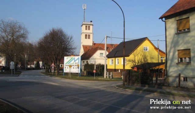 Prometna nesreča se je zgodila v križišču ulice Rajh Nade in ulice Slavka Osterca