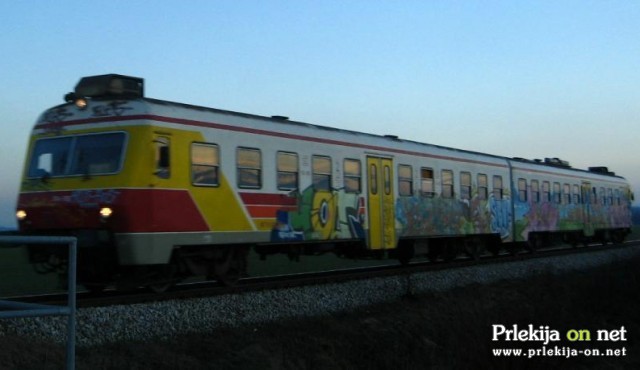 Okoli 250 beguncev je z vlakom prispelo v Dobovo