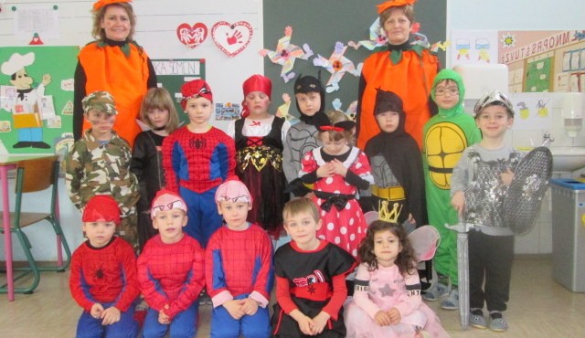 Pust v enoti Grozdek Kapela Pust v enoti Grozdek Kapela