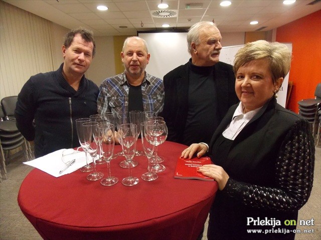 Voditelj Andrej Okreša z ustvarjalci Voditelj Andrej Okreša z ustvarjalci