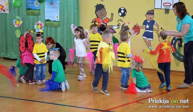 Srečanje babic in dedkov v vrtcu Mala Nedelja Srečanje babic in dedkov v vrtcu Mala Nedelja