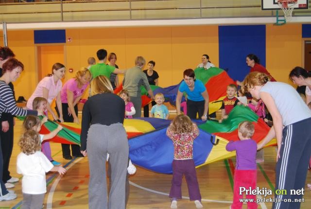 Telovadba s starši in otroci Telovadba s starši in otroci