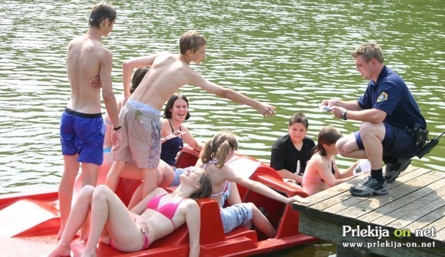 Deljenje zloženke na kopališču ob Blaguškem jezeru Deljenje zloženke na kopališču ob Blaguškem jezeru