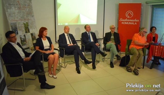 Zbrani uvodničarji »Vanekovega večera« Zbrani uvodničarji »Vanekovega večera«