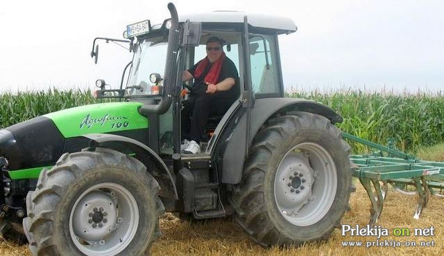 Peter Štumpf na traktorju