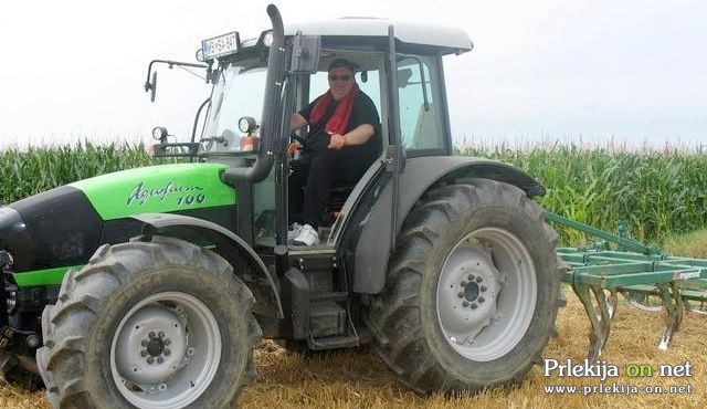 Peter Štumpf na traktorju Peter Štumpf na traktorju