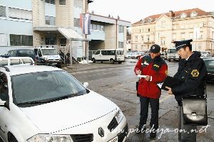 Policist in redar sta pričela delo v skupni patrulji Policist in redar sta pričela delo v skupni patrulji