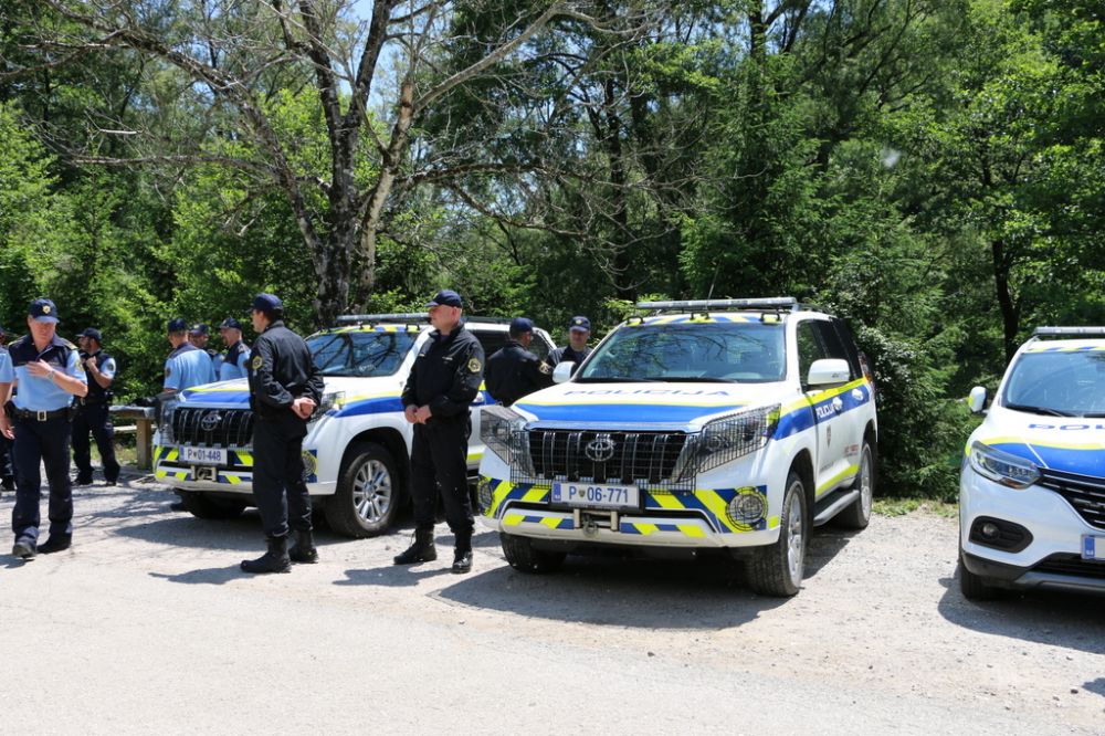 Policija