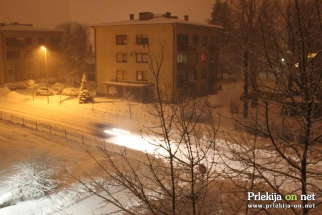 V noči na nedeljo je kraje spet zajelo močnejše sneženje