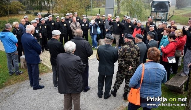 Slovesnost ob zasaditvi drevesca Slovesnost ob zasaditvi drevesca