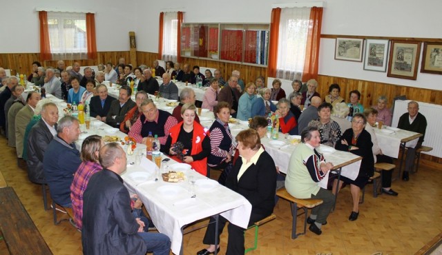 Srečanje starejših v Orehovcih Srečanje starejših v Orehovcih