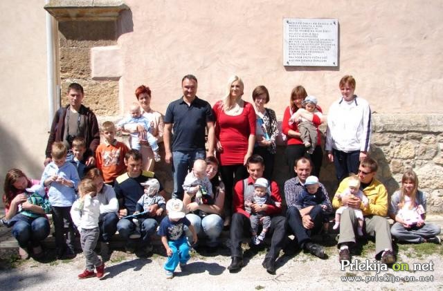 Srečanje novorojencev Srečanje novorojencev