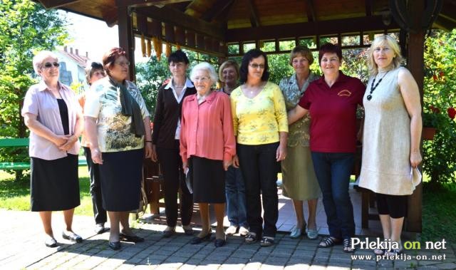 Pevke ljudskih pesmi zapele v DSO Ljutomer