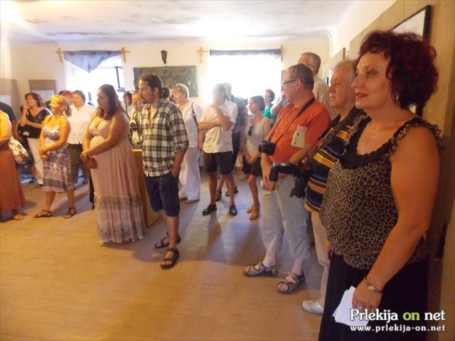 Avtorji poslušajo strokovnjakinjo Avtorji poslušajo strokovnjakinjo