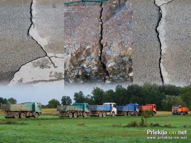 Razpoke naj bi nastale ob vožnji težkega prometa po vaški cesti