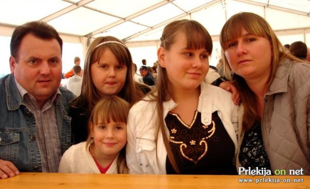 Mihaela z družino Mihaela z družino