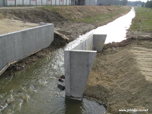 Gradnja začasnega mostu