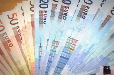 Nepovratna sredstva so porabili za kreditiranje svojih povezanih družb